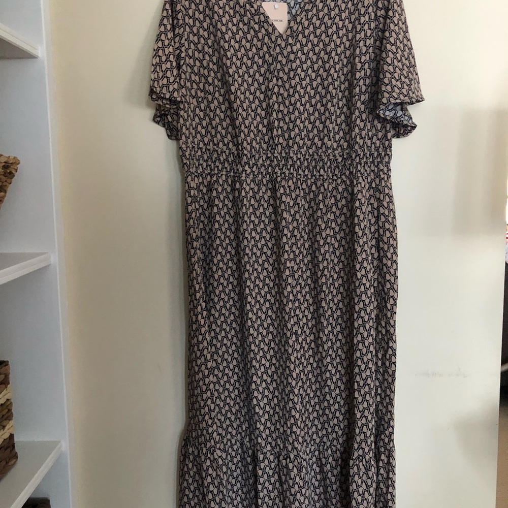 BloomChic Navy and Cream V-Neck Maxi Dress